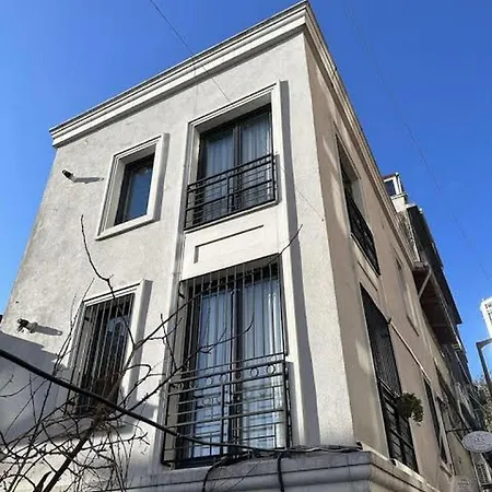 Charming Compact Near Taksim Beyoglu No2